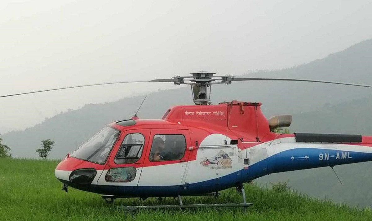 काठमाडौंका लागि उडेको हेलिकप्टर धादिङमा आकस्मिक अवतरण
